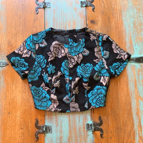 ASOS Cropped Top. Beautiful floral print. Size 4. - Picture 2 of 7